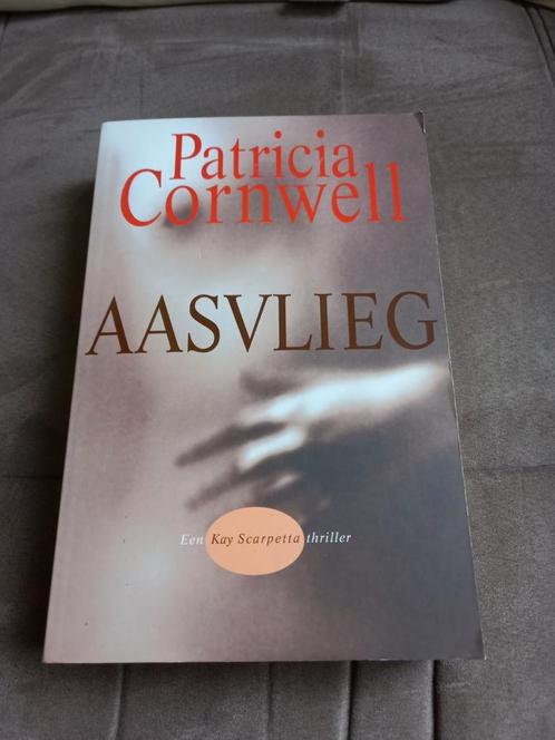 Patricia Cornwell - Aasvlieg, Boeken, Thrillers, Zo goed als nieuw, Amerika, Ophalen of Verzenden