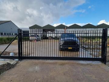 Vrijdragende spijlen schuifpoort of draaipoort incl montage beschikbaar voor biedingen