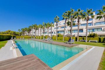 Hoekpenthouse , zeezicht in Las Colinas Golf & Country Club beschikbaar voor biedingen