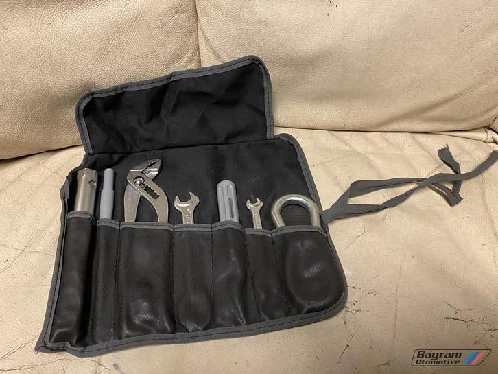 Bmw E36 touring gereedschap set on board E30 E46 3-serie E91, Auto-onderdelen, Interieur en Bekleding, BMW, Gebruikt, Ophalen of Verzenden