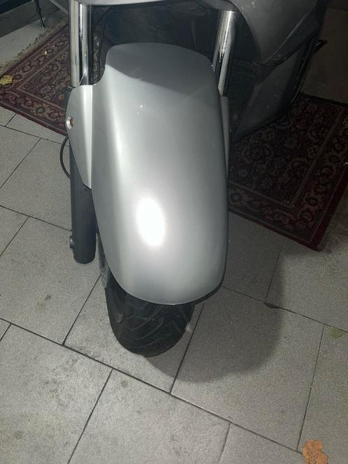 Matgrijs metalen spatbord Yamaha Xmax 125 tot 2009, Fietsen en Brommers, Scooters | Yamaha, Zo goed als nieuw, Overige modellen