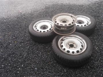 3 WINTERBANDEN + 4 STALEN VELGEN AUTO PEUGEOT - CITROEN  beschikbaar voor biedingen