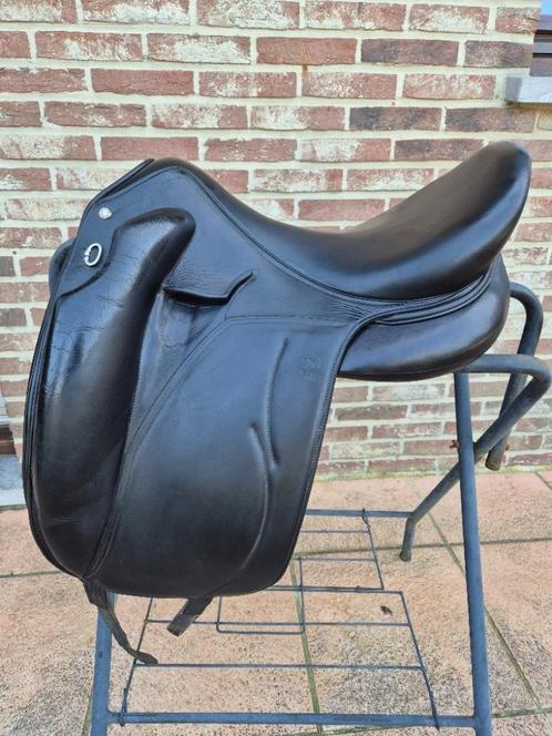 Devoucoux Mendia D3D 18 dressuurzadel, Dieren en Toebehoren, Paarden en Pony's | Hoofdstellen en Tuigage, Zo goed als nieuw, Dressuur