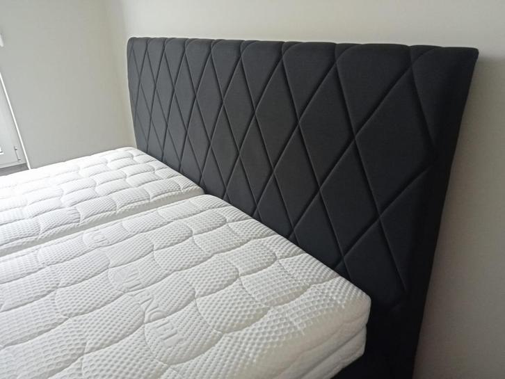Bed + beddengoed(1m60 op 2m), Huis en Inrichting, Slaapkamer | Bedden, Zwart, Ophalen