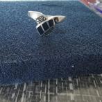 Zilveren ring met zwarte onyx en strass  MOET DRINGEND WEG W, Handtassen en Accessoires, Ringen, Gebruikt, Met edelsteen, Ophalen of Verzenden