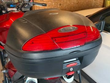 Top case Givi + platine + dosseret beschikbaar voor biedingen