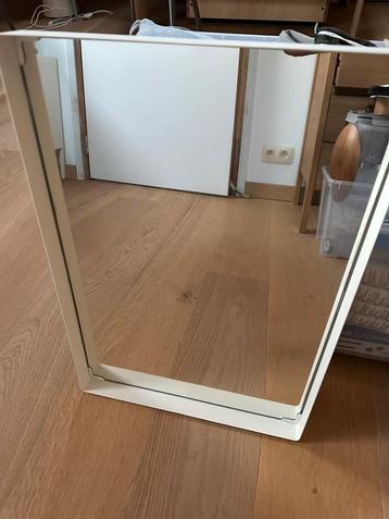 Ikea spiegel beschikbaar voor biedingen