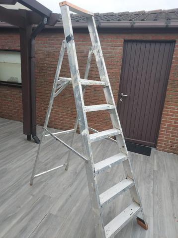 Trapladder beschikbaar voor biedingen