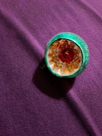 Grote zeer oude kerstbal - deukbal groen beschikbaar voor biedingen