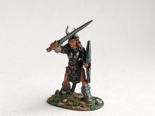 Figurine Faucheuse n 3384 Ingrid, guerrière Viking 28mm, Hobby & Loisirs créatifs, Wargaming, Utilisé, Le Seigneur des Anneaux