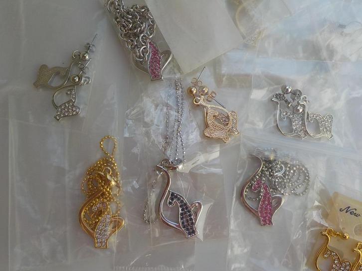 nieuwe vintage Baby Phat sieraden armband ketting oorbellen, Handtassen en Accessoires, Kettingen, Nieuw, Overige materialen, Overige kleuren