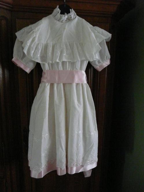 Wit kleedje met roze accenten, pofmouwtjes , leeft. +/- 7 jr, Kinderen en Baby's, Kinderkleding | Maat 128, Gebruikt, Meisje, Jurk of Rok