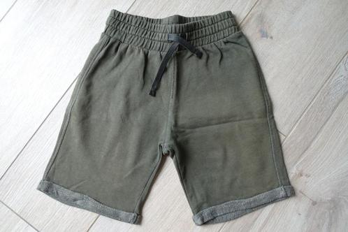 Groene katoenen short maat 134 / 140, Kinderen en Baby's, Kinderkleding | Maat 134, Gebruikt, Jongen, Broek, Ophalen of Verzenden