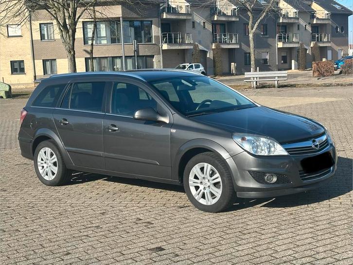 Opel astra 1.6i 2010 - airco - trekhaak - 197000km, Auto's, Opel, Particulier, Astra, ABS, Airbags, Airconditioning, Boordcomputer