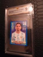Lionel Messi Panini sticker WK Qatar blauwe rand graded 9, Verzamelen, Ophalen of Verzenden, Zo goed als nieuw