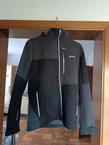Nieuw !!! Regatta Softshell met afneembare kap beschikbaar voor biedingen