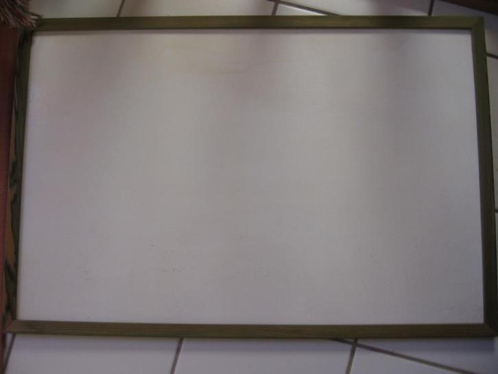 Wit magneetbord met azuurgroene contouren., Huis en Inrichting, Woonaccessoires | Memoborden, Nieuw, Magneetbord, Ophalen of Verzenden