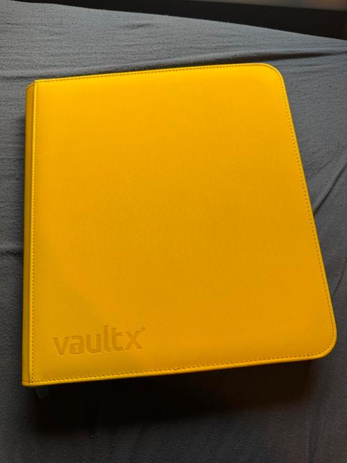 SV08 Surging Sparks Vaultx 12 Pocket Binder, Hobby en Vrije tijd, Verzamelkaartspellen | Pokémon, Ophalen of Verzenden