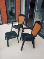 Green plastic chairs w/ middle table, Ophalen of Verzenden, Gebruikt