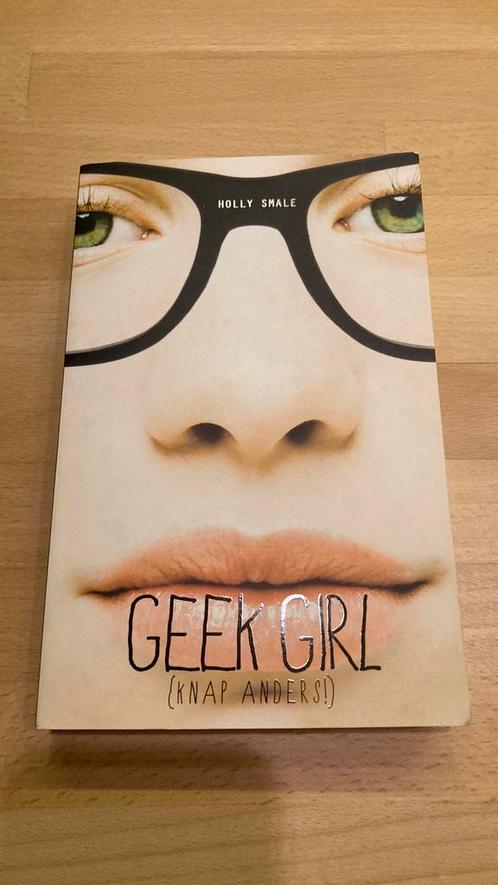 Holly Smale - Geek Girl (knap anders), Livres, Livres pour enfants | Jeunesse | 13 ans et plus, Comme neuf, Enlèvement