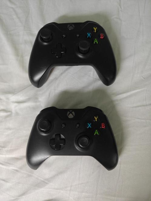 2 Originele Xbox One Controllers, Games en Spelcomputers, Spelcomputers | Xbox | Accessoires, Gebruikt, Xbox One, Controller, Draadloos