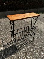 Vintage krantenrekje, Huis en Inrichting, Woonaccessoires | Krantenbakken en Lectuurbakken, Ophalen, Gebruikt