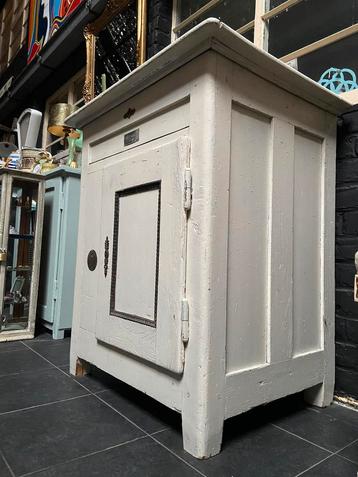 Shabby chic ijskast, brocant kastje, kluis antiek kast wit. beschikbaar voor biedingen