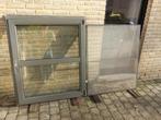 Duurzaam Aluminium draai-kip raam met vliegenraam, 120 à 160 cm, Fenêtre de façade ou Vitre, Utilisé, Enlèvement ou Envoi