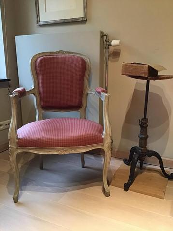 Medaillon fauteuil beschikbaar voor biedingen