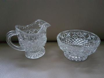 Zeer oud decoratief suiker- en melkpotje beschikbaar voor biedingen