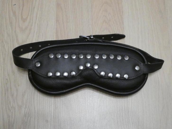 BDSM Masker Faux Leather Met Noppen, Hobby en Vrije tijd, Overige Hobby en Vrije tijd, Zo goed als nieuw, Ophalen of Verzenden