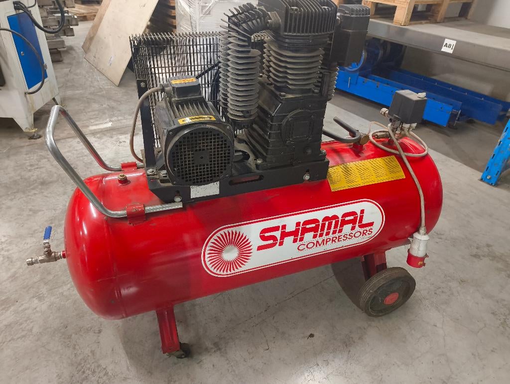 Zuigercompressor 4kw met 270L vat, Doe-het-zelf en Bouw, Compressors, Zo goed als nieuw, 6 tot 10 bar, 100 liter of meer, 400 tot 800 liter/min