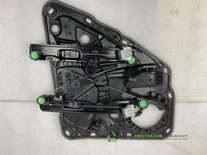 Mécanique vitre 4portes arrière gauche d'un Volkswagen Tou, Autos : Pièces & Accessoires, -, 3 mois de garantie, Utilisé, -