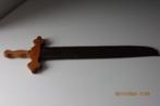Jouet en bois: épée, Enlèvement, Utilisé