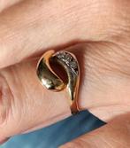 Pracht 14 karaat geelgouden dames ring met 3 diamantjes😍, Gebruikt, Ophalen of Verzenden, 17 tot 18, Met edelsteen