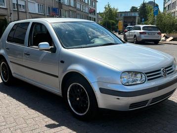 Golf 4. 1.4 Benzine. 5 Deurs. 2002 beschikbaar voor biedingen