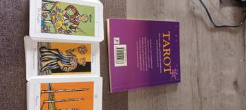 Tarot kaartspel + boek  beschikbaar voor biedingen