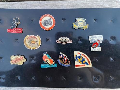Lot 10 pin's motortreffen VLASTREFFEN, Kortrijk, Verzamelen, Speldjes, Pins en Buttons, Ophalen of Verzenden