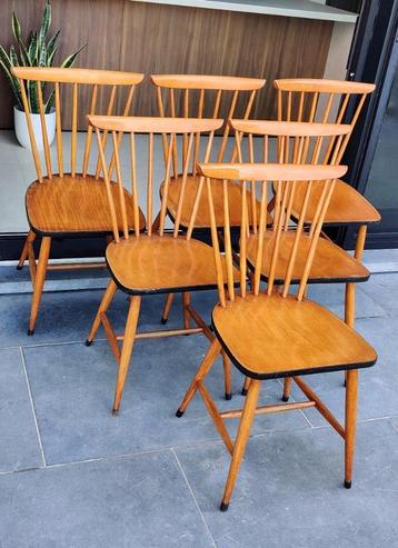Prachtige set (6) vintage spijlenstoelen beschikbaar voor biedingen