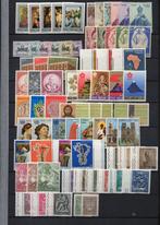 Vatikaan  lot met reeksen  MNH XX, Verzenden