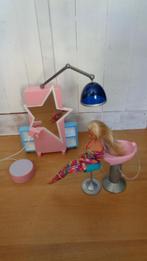 Kapsalon van Barbie met barbiepop, Enfants & Bébés, Jouets | Poupées, Comme neuf, Enlèvement, Barbie
