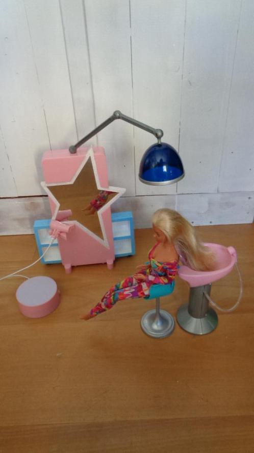 Kapsalon van Barbie met barbiepop, Kinderen en Baby's, Speelgoed | Poppen, Zo goed als nieuw, Barbie, Ophalen
