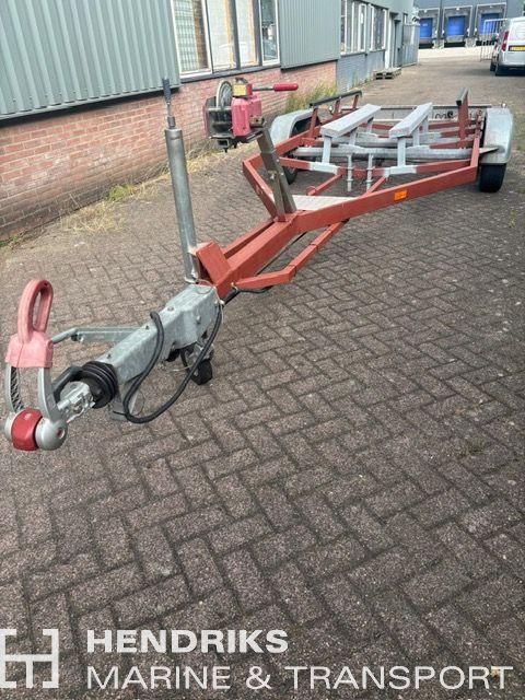 KOESTLER tandemas boottrailer, Watersport en Boten, Boottrailers, Gebruikt, Overige typen, 1500 tot 3000 kg, 6 tot 9 meter, Verstelbare verlichting