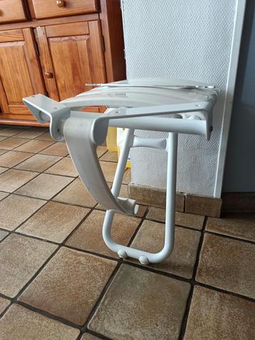  chaise de douche ( personne invalide ou âgé )