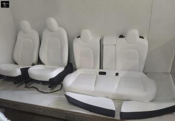 Tesla Model 3 interieur stoelen 