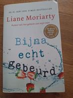 Liane Moriarty - Bijna echt gebeurd, Livres, Littérature, Comme neuf, Liane Moriarty, Enlèvement ou Envoi