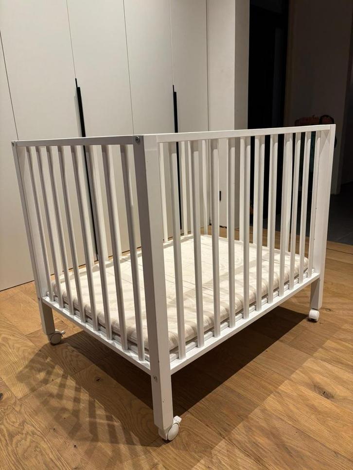 Baby park Childwood OP WIELTJES, Kinderen en Baby's, Babyparken, Gebruikt, Rechthoekig, In hoogte verstelbaar, Wieltjes, Ophalen