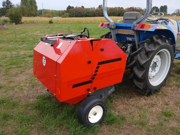 Ronde balenpers voor minitractor beschikbaar voor biedingen
