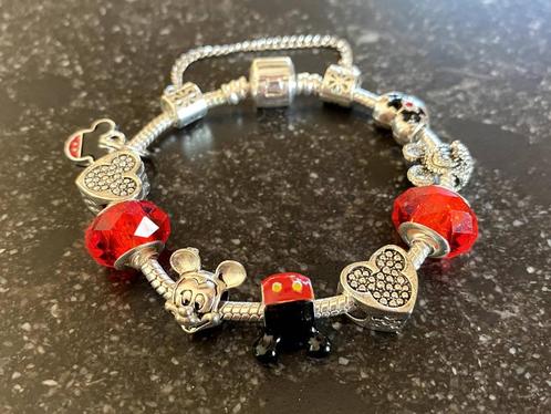 Knappe armband met Mickey Mouse, NIEUW, Handtassen en Accessoires, Armbanden, Nieuw, Met bedels of kralen, Ophalen of Verzenden