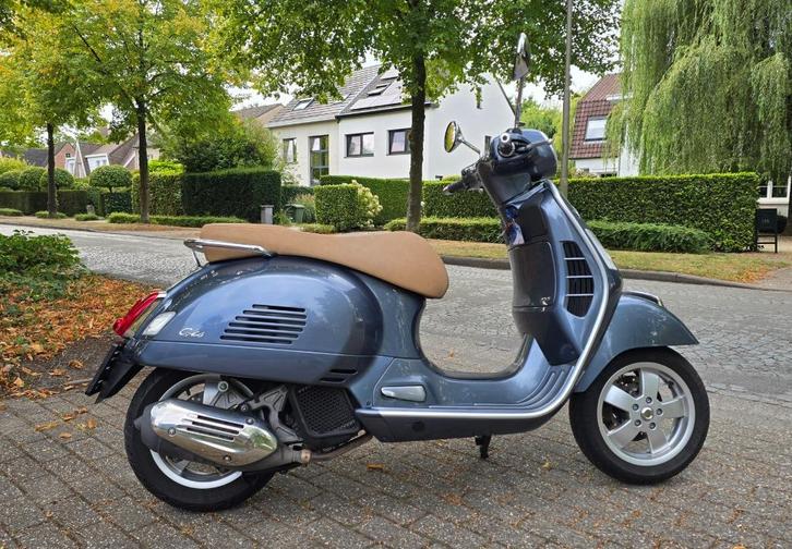 Mooie Vespa GTS 125cc I-get Showroomstaat, Motoren, Motoren | Piaggio, Particulier, Scooter, ABS, LED Verlichting, Traction Control